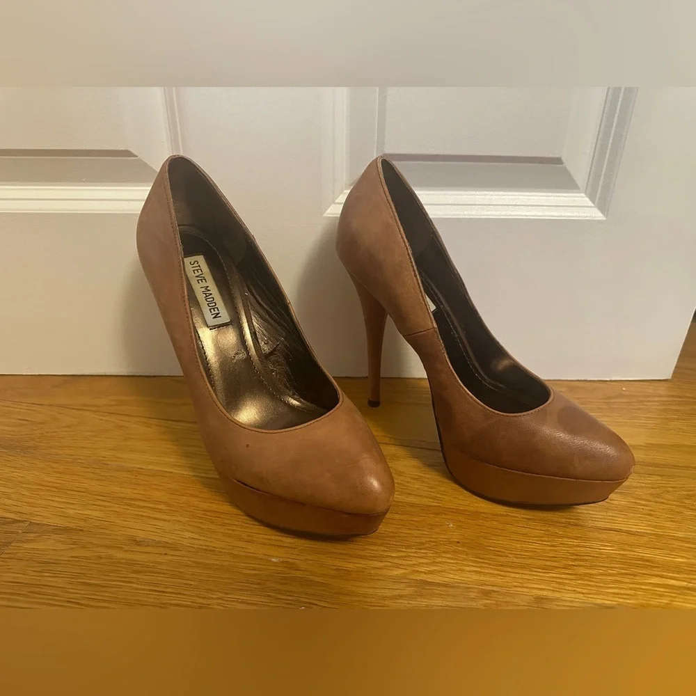 Steve Madden Camel Brown Darrin Heel Size 9, 5.5" Heel - Picture 1 of 10